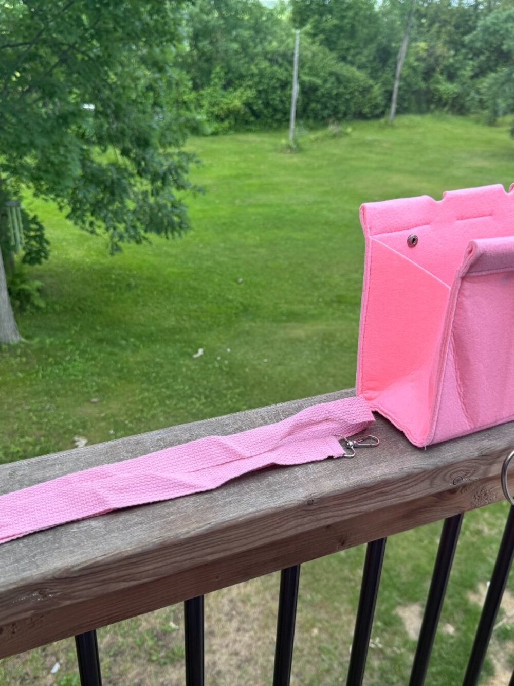 NEW Pink Quirky Binder Clip Shaped Felt Tote Bag Crossbody/Handbag/Purse - Picture 3 of 7